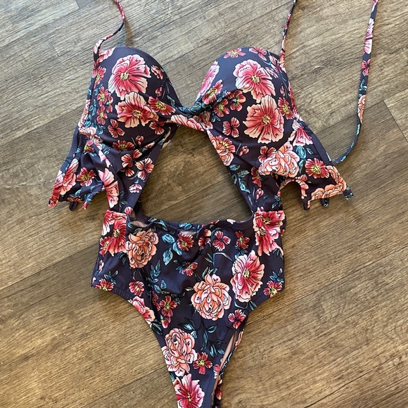 Shade & Shore one piece - Picture 1 of 3